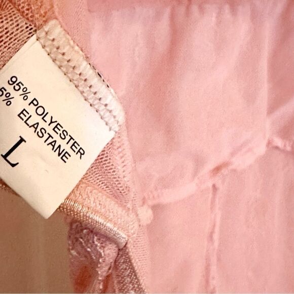 Chic Pink Lace Bodysuit - Picture 4 of 4